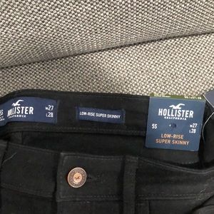 Hollister black distressed jeans size 5 short. New with tags/never worn.